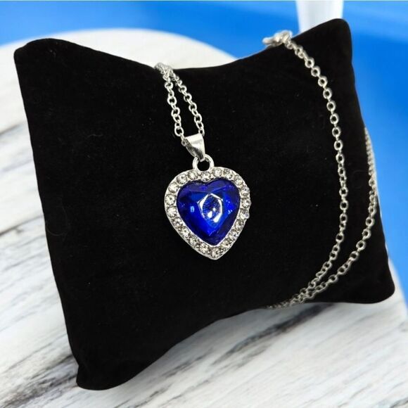 Blue Heart Rhinestone Necklace Titanic Inspired Heart of Ocean Iconic Pendant - Picture 7 of 7
